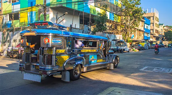 Воспользоваться услугами такси-джипни в Маниле