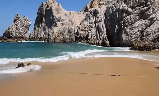 Влюбленный пляж Плайя-дель-Амор
