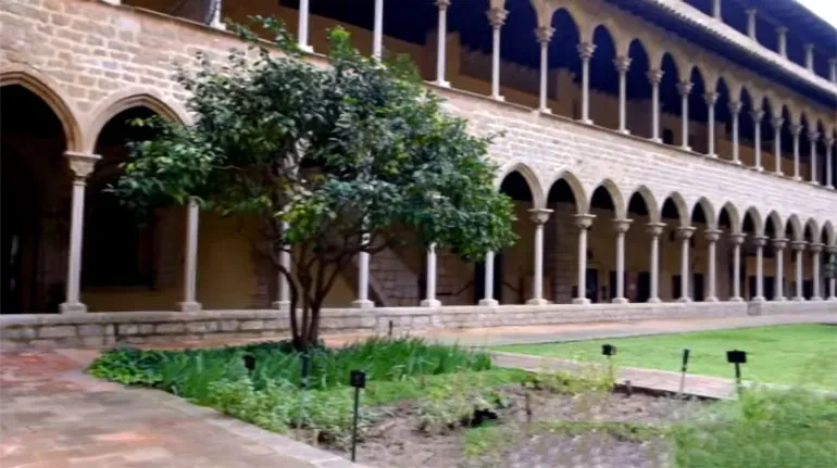 Достопримечательности Барселоны - два интересных монастыря: Педральбес и Монтсеррат