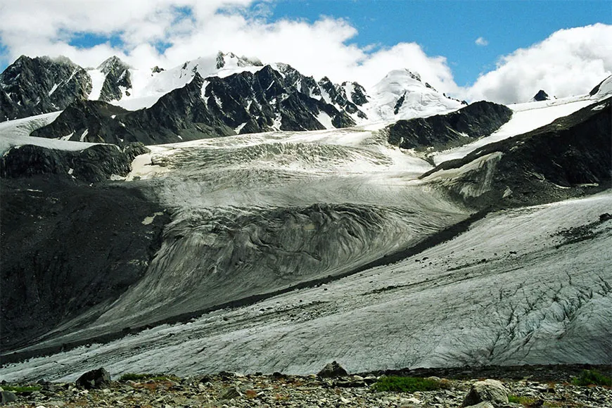 Талдуринский ледник, или Большая Талдура у подножья горы Иикту