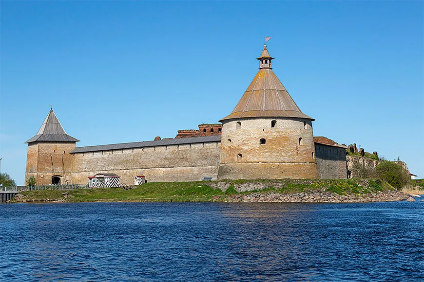 Самые интересные достопримечательности Ленинградской области: замки и крепости