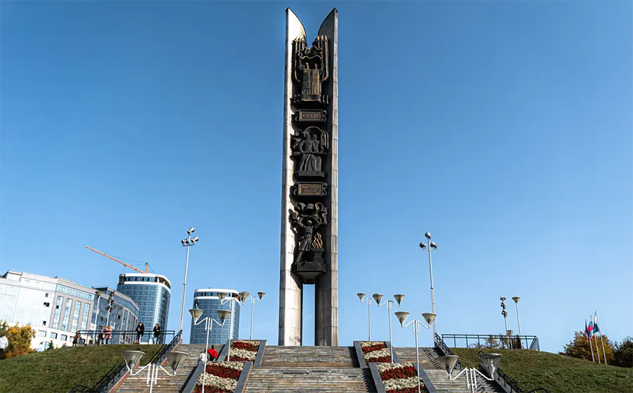 Куда сходить в Ижевске - Памятник Навеки с Россией
