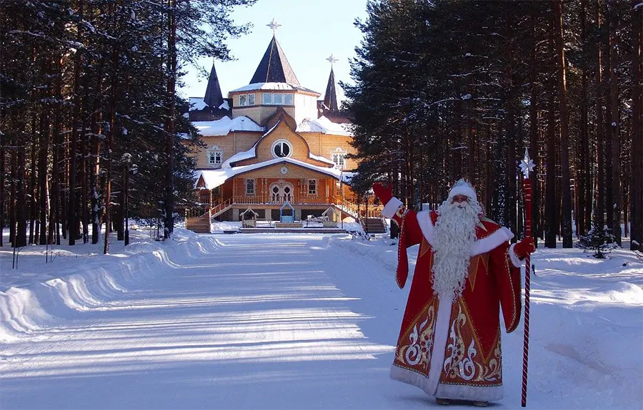 Куда поехать на Новый год в России - резиденция Деда Мороза
