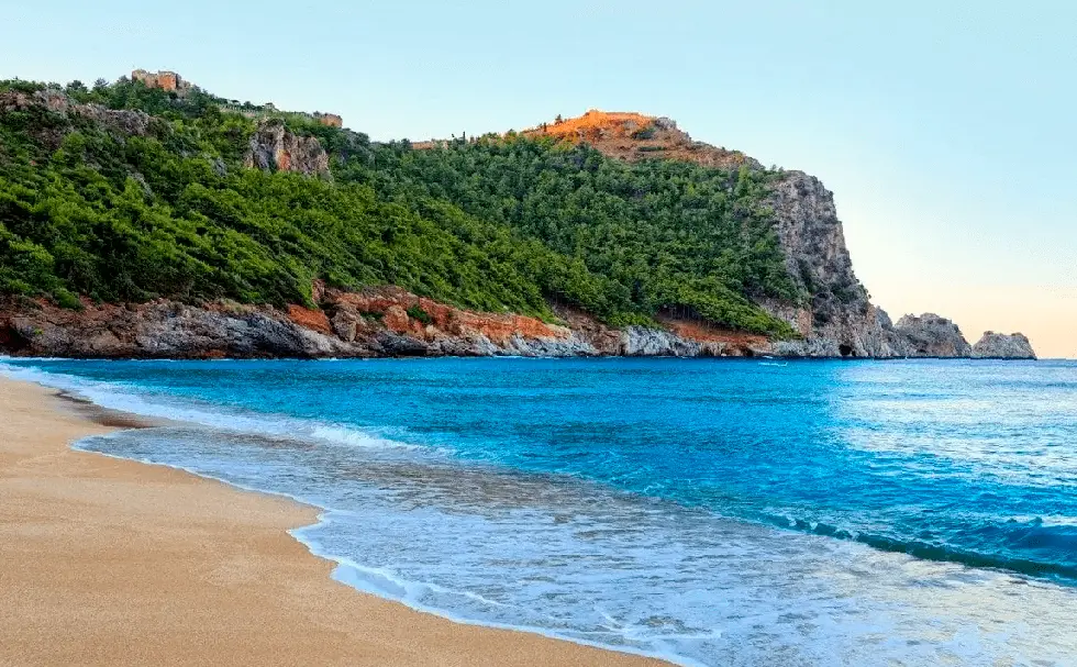 Отдых в Аланье: рай для туристов на побережье Турции