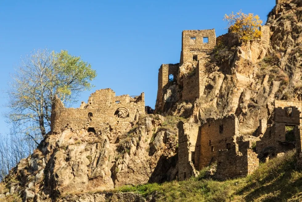 Аул-призрак Гамсутль и Салтинский водопад