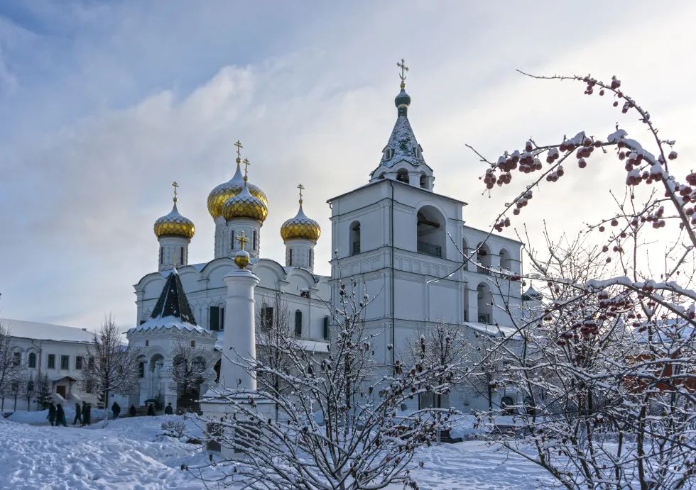 Кострома автомобильная: ретро-авто, вечерний тур и Ипатьевский монастырь