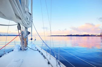 Морская прогулка на яхте под парусом