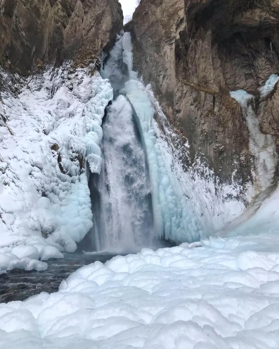 Ущелье Джилы-Су: водопады, Долина Нарзанов, плато Шаджатмаз
