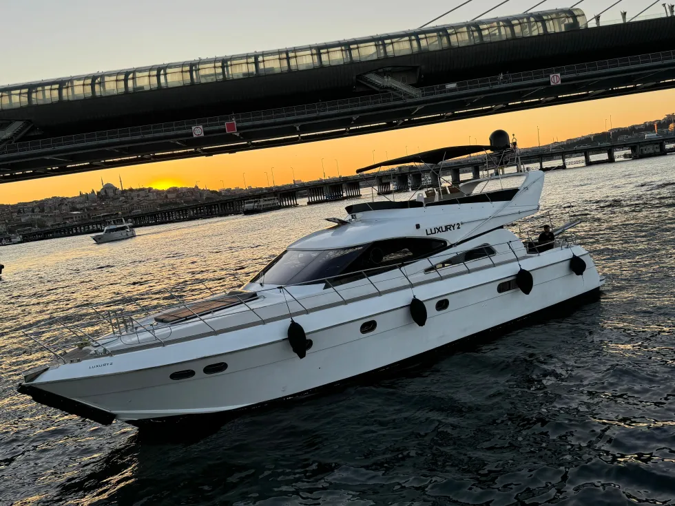 Захватывающее путешествие сквозь историю и красоту Босфора на яхте люкс