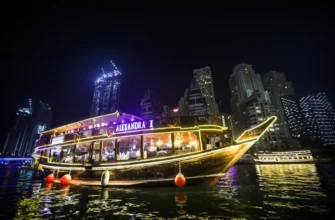 Ужин на арабской лодке в районе Дубай Марина