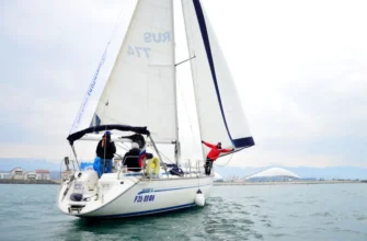 Морская прогулка на белой парусной яхте в мини-группе