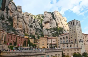 Монтсеррат и Крипта Гюэль