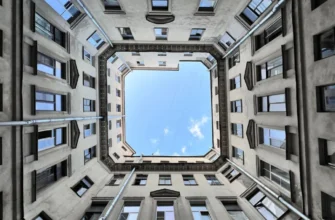 Петроградка в лабиринтах истории: секретные дворы и парадные лестницы