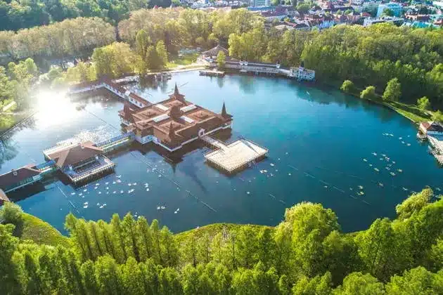 Экскурсия на термальное озеро Хевиз и в Кестхей