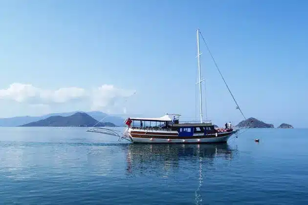 Морская прогулка на яхте —слияние двух морей (Морская прогулка в Мармарисе)