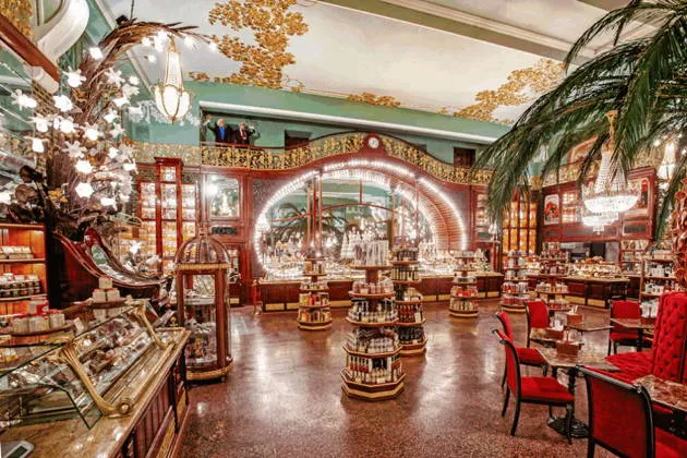 Экскурсия в магазин купцов Елисеевых